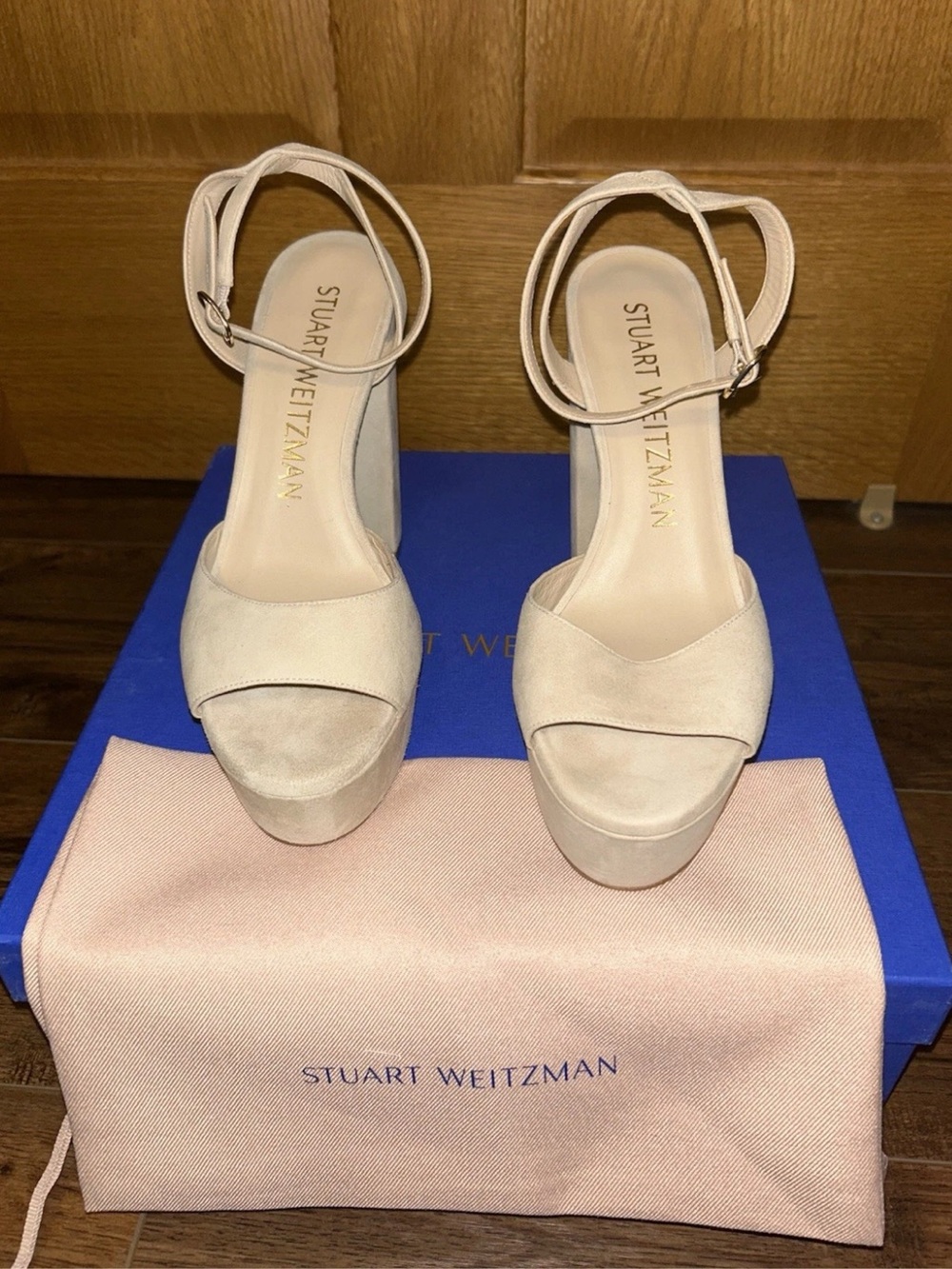 Stuart Weitzman Ryder ll Platform Heel On Sand Dune Suede Size W8 - Picture 5 of 5